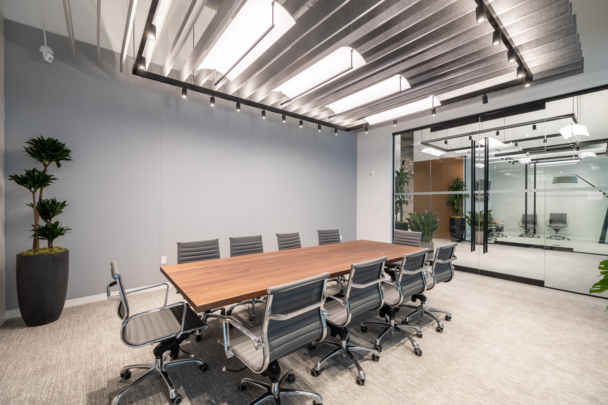 Nolan Reynolds International - HQ 8